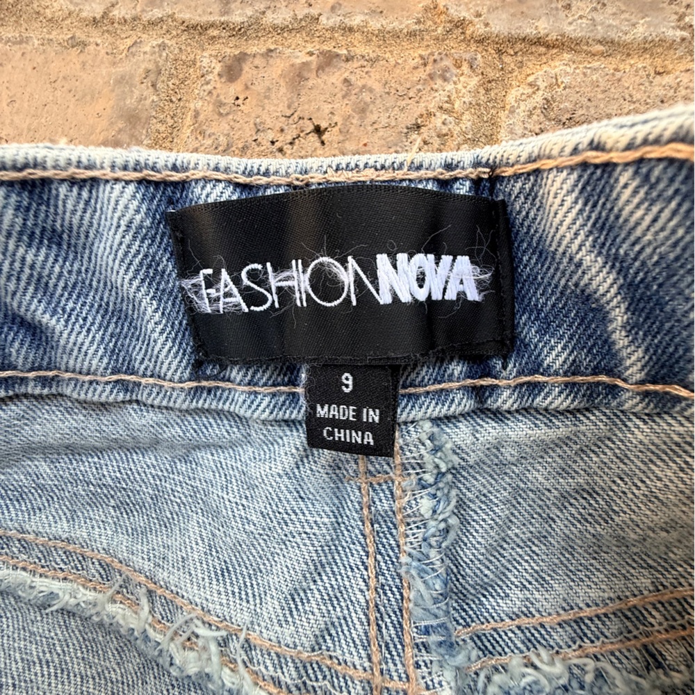 Fashion Nova Women's Light Blue Straight Jeans - Picture 2 of 6